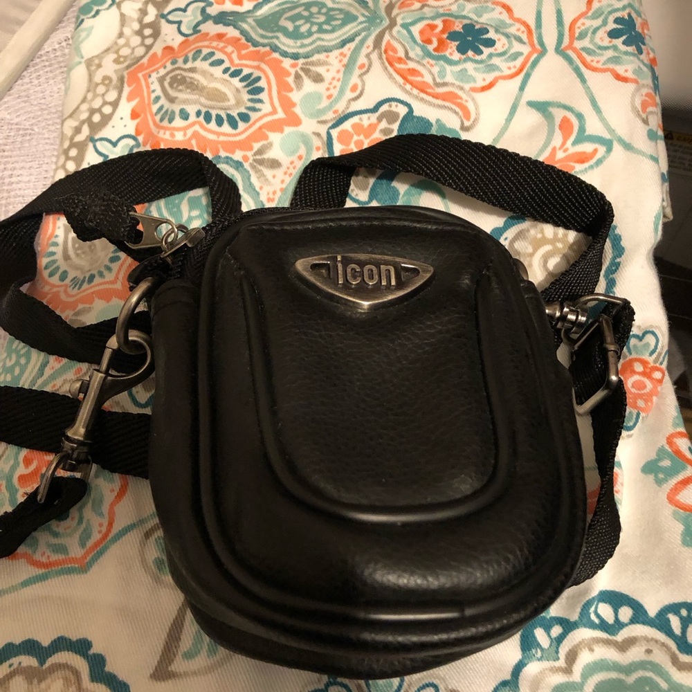 Vintage Black Leather Camera Crossbody Bag- 973 $15 or $13 w/offer
